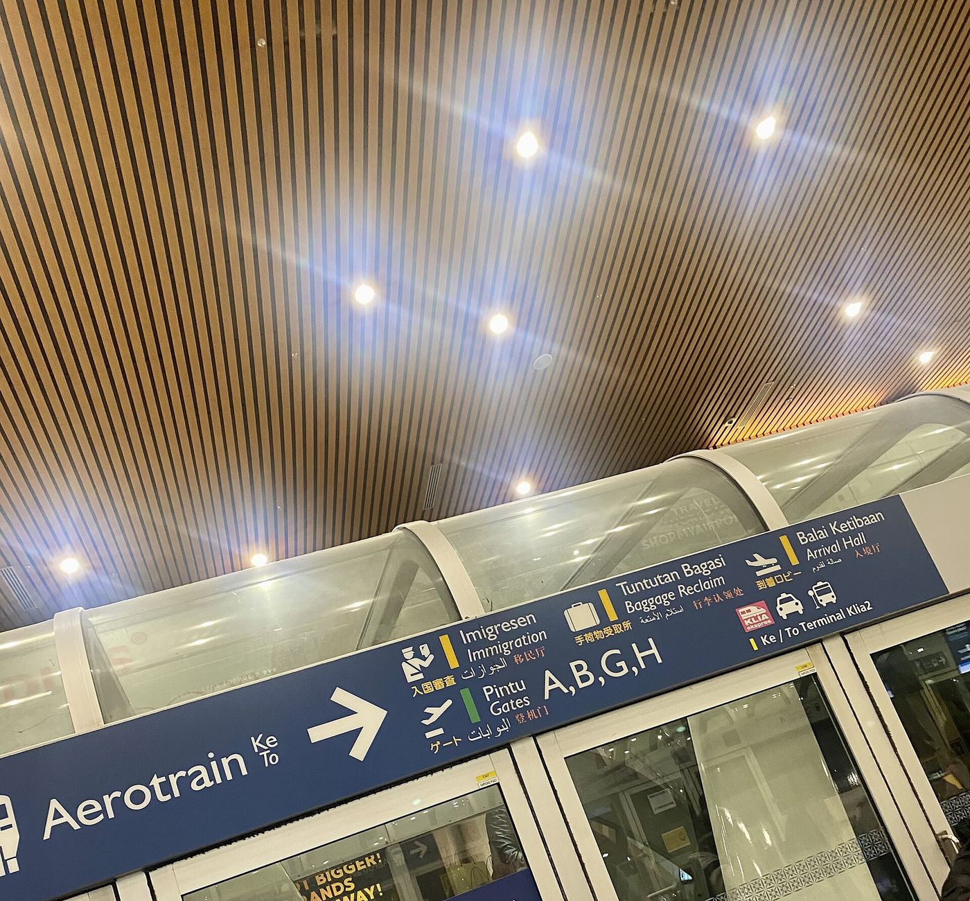 Aerotrain 指示牌
